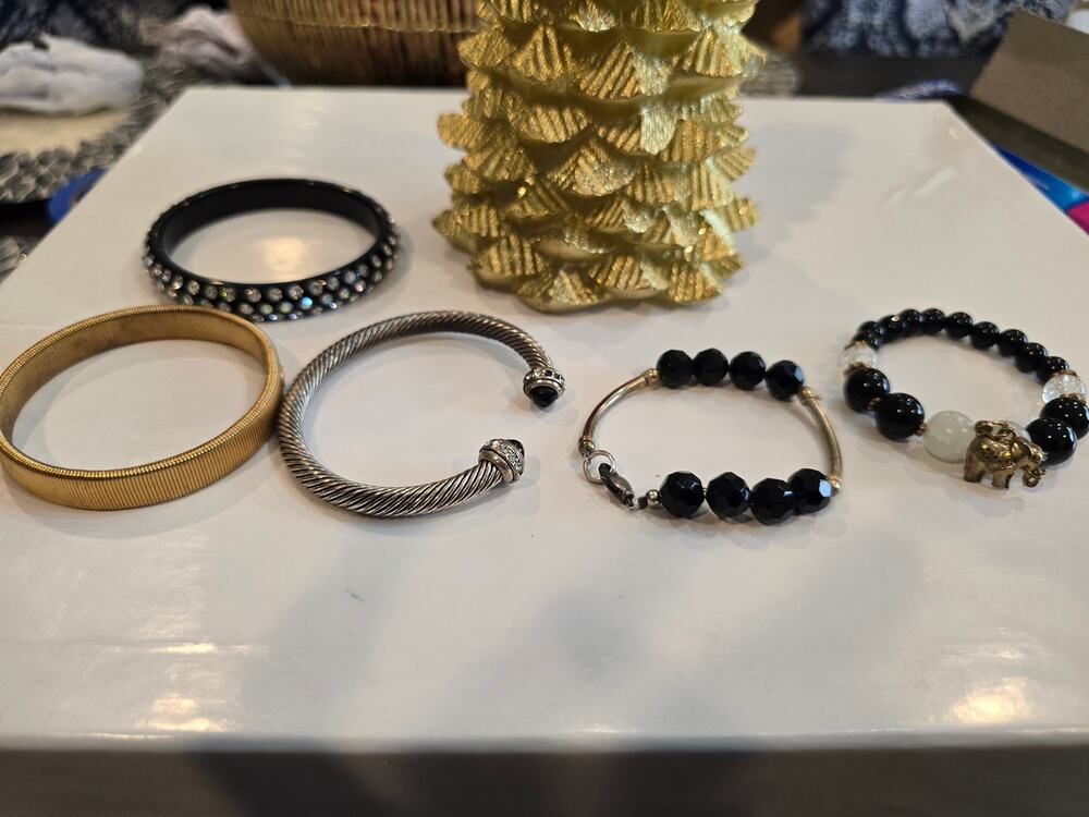 Bulk black and gold fashion bracelets